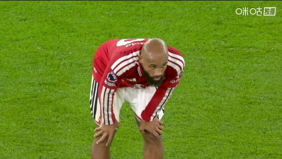 被十人热刺绝平！曼联英超连续两个主场多打一人没能赢球！【独家看英超就在咪咕】
