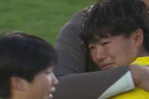 超神！牛子琪点球大战前轻松一笑 扑出首尾2粒点球 赛后激动落泪